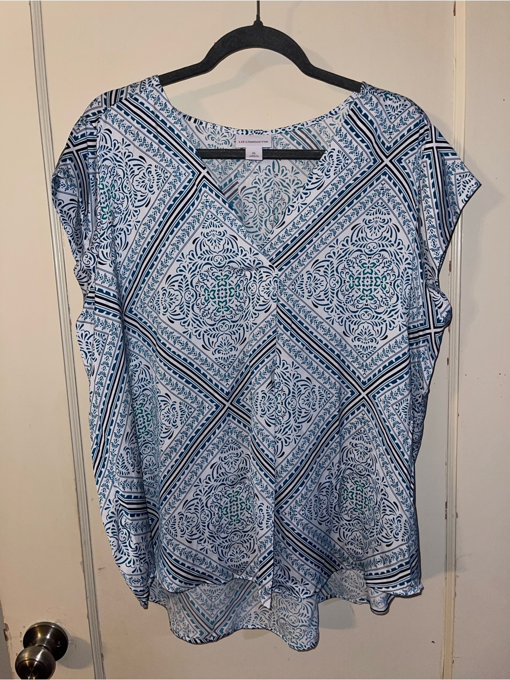Liz Claiborne Blue and White Geometric V-Neck Blouse